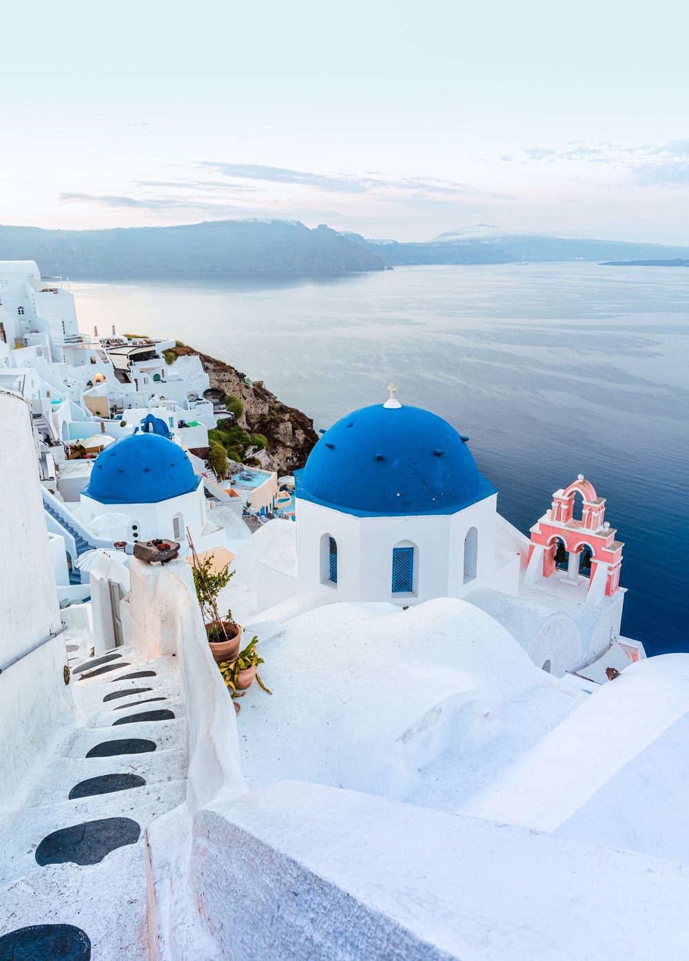 Travel Guide to Santorini