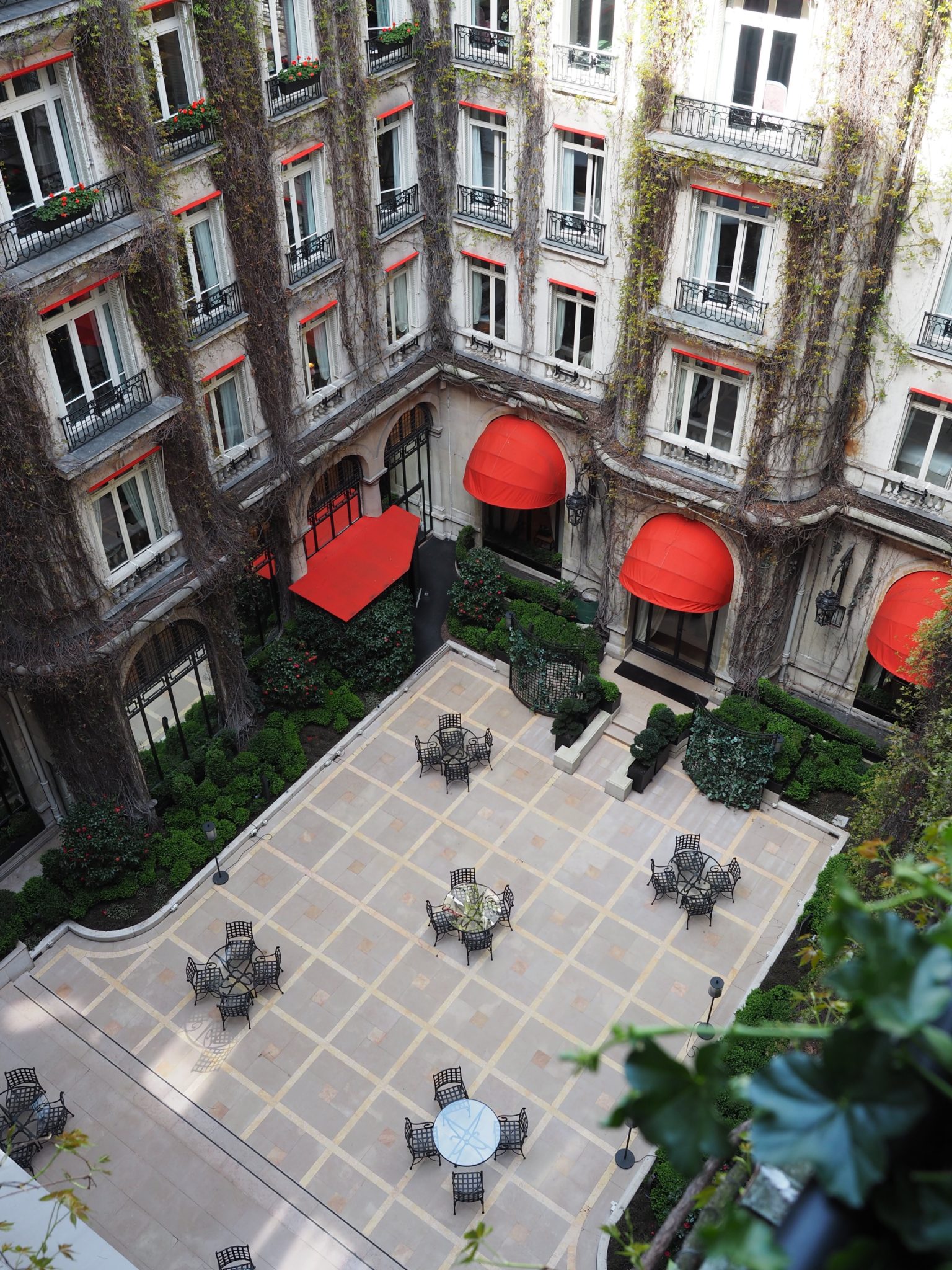 Hôtel Plaza Athénée Paris | Travelgpn