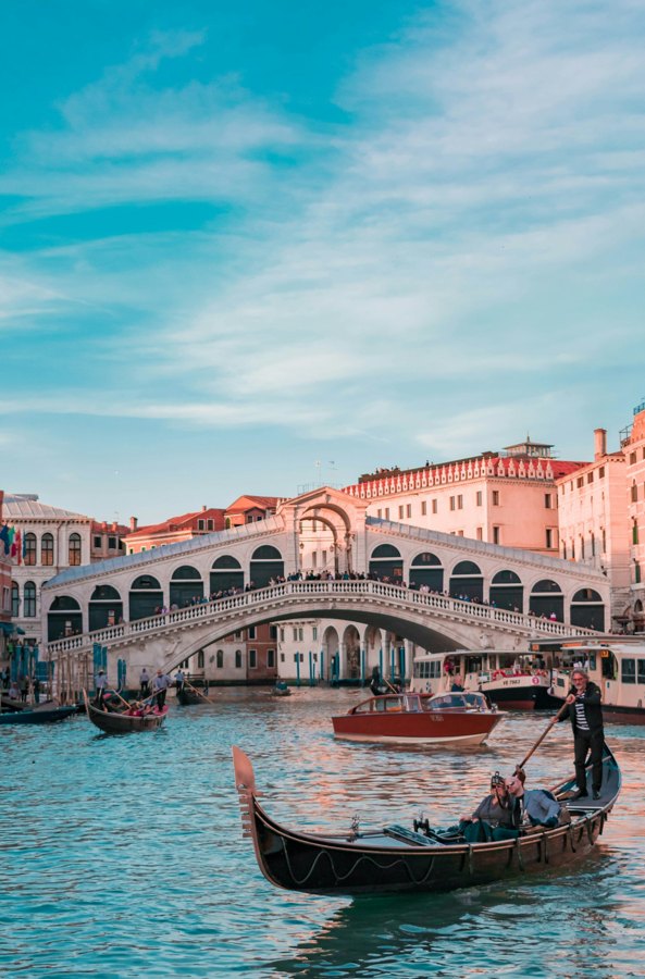 How To Choose A Hotel Area Near Main Attractions