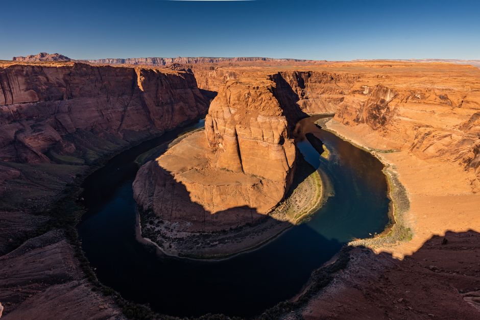 Stunning aerial photo of Horseshoe Bend with dramatic river curve.