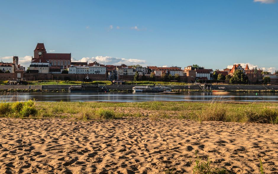 August Europe Plazas: Early Starts, Cooler Shade Routes